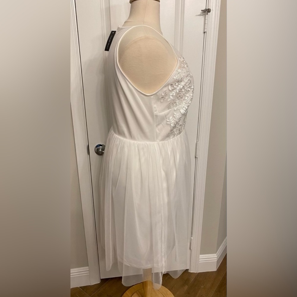 Plus Dress - Picture 3 of 5